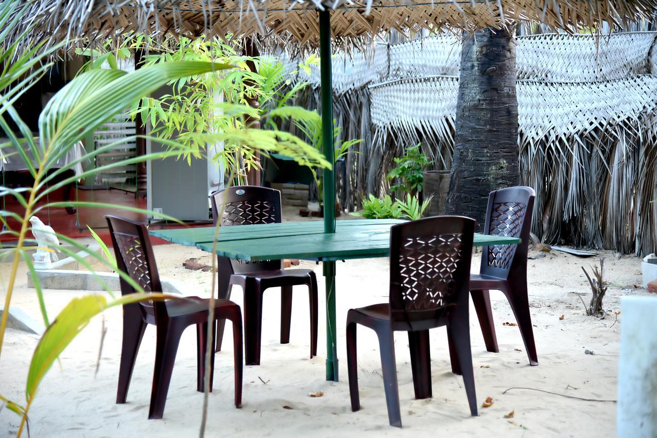 Naaval Beach Villa & Rooms Batticaloa Kültér fotó