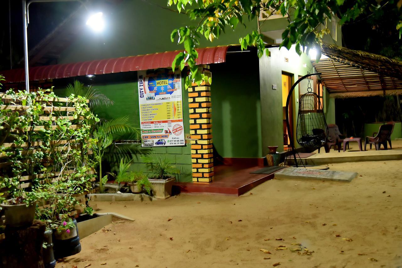 Naaval Beach Villa & Rooms Batticaloa Kültér fotó